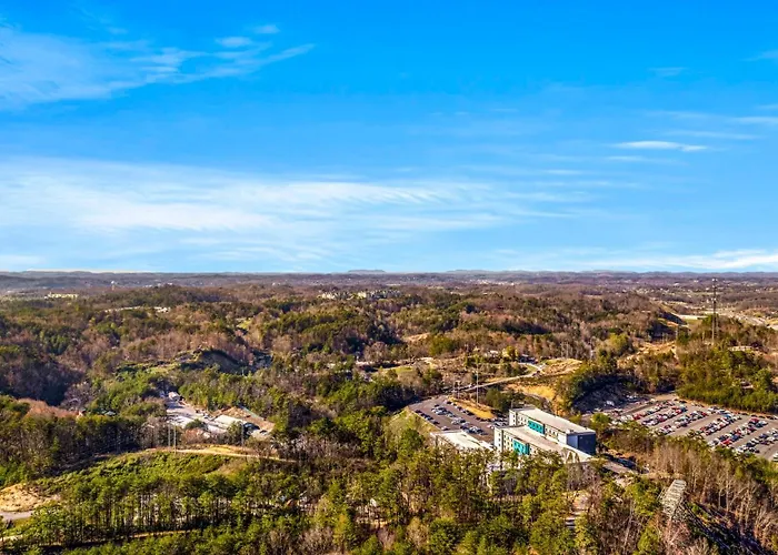 Pinecrest Townhomes-1King-2Queen Unit-Renovated