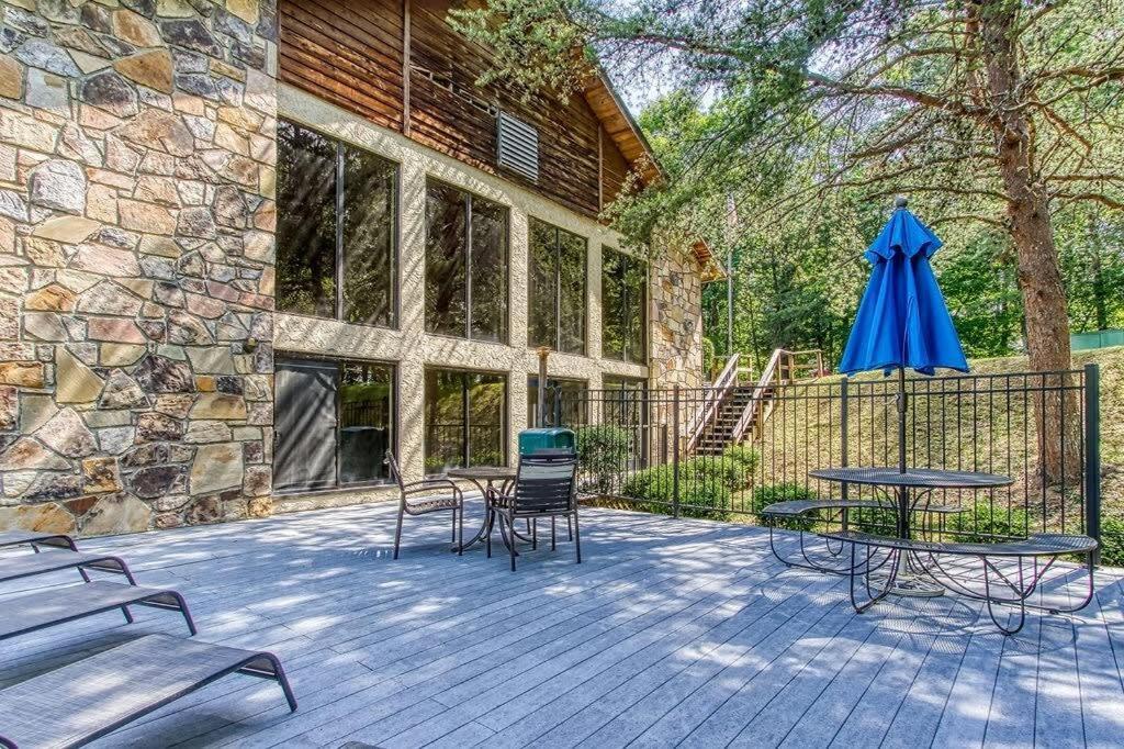 Pinecrest Townhomes-1king-2queen Unit-renovated Holiday home *