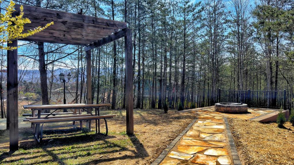 Pinecrest Townhomes-1king-2queen Unit-renovated Holiday home Pigeon Forge