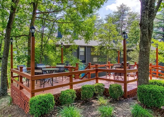 Pinecrest Townhomes-1King-2Queen Unit-Renovated