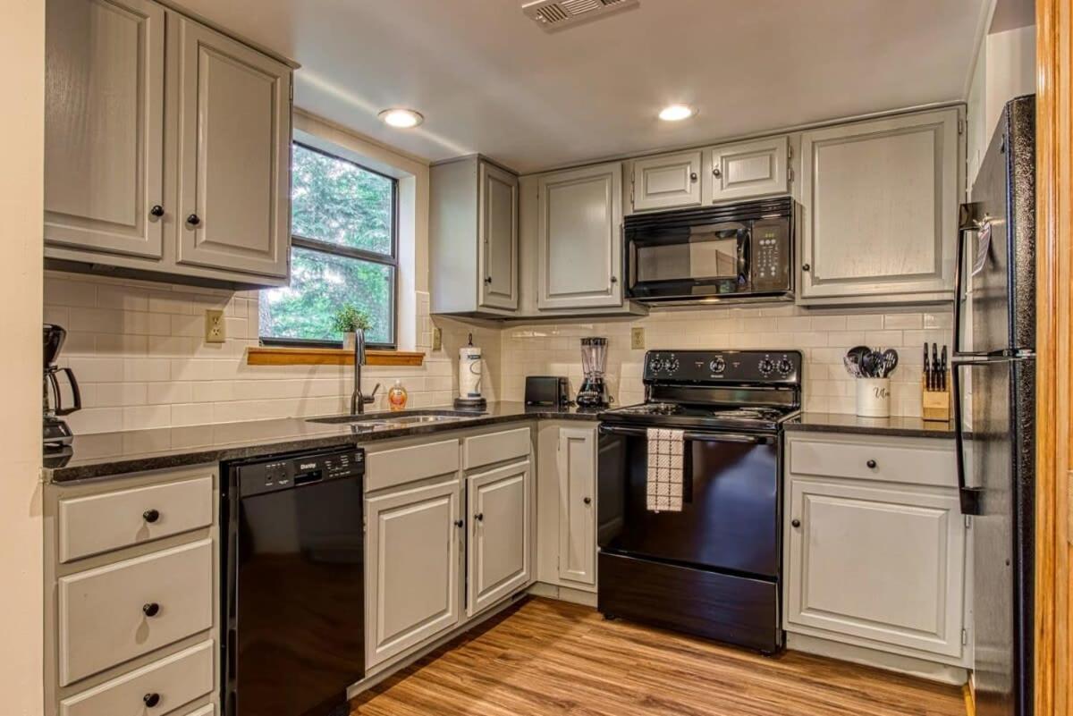 Сasa de vacaciones Pinecrest Townhomes-1king-2queen Unit-renovated *