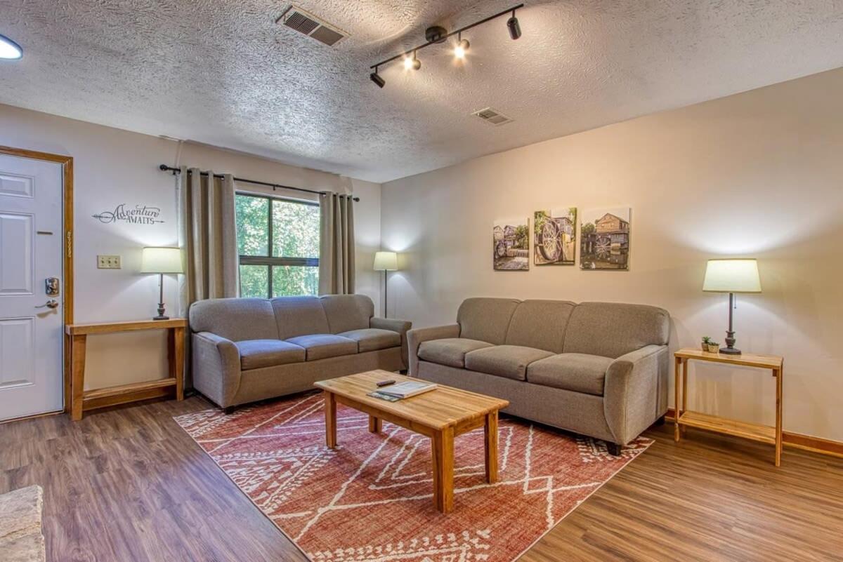 Pinecrest Townhomes-1king-2queen Unit-renovated Сasa de vacaciones Pigeon Forge