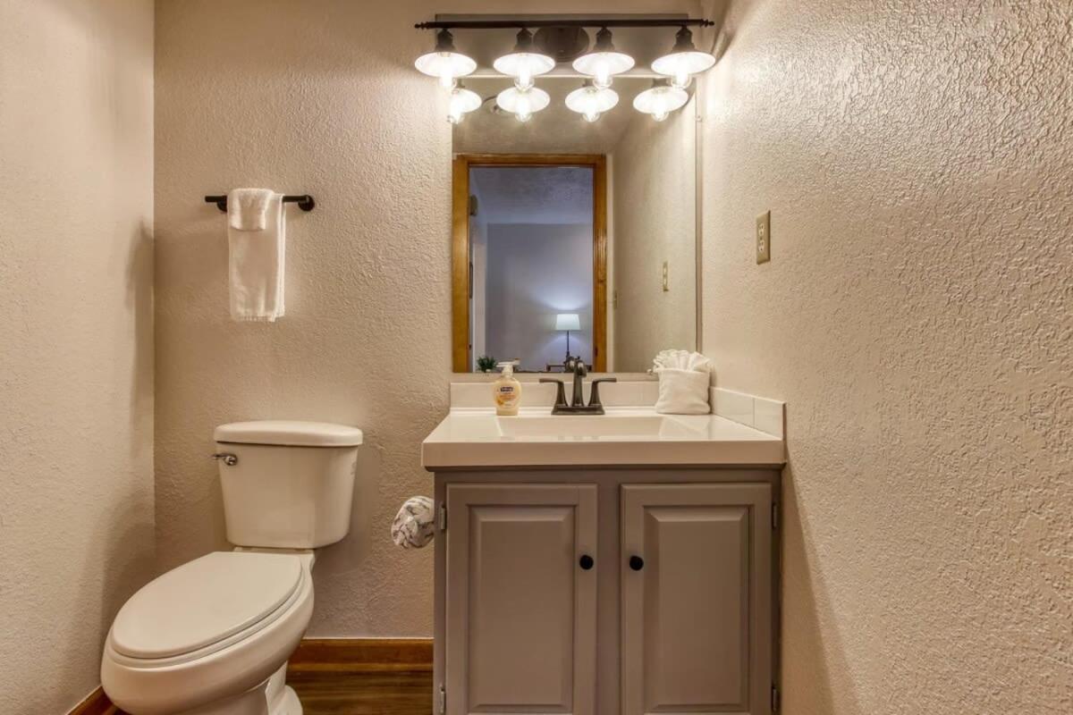 Сasa de vacaciones Pinecrest Townhomes-1king-2queen Unit-renovated Pigeon Forge